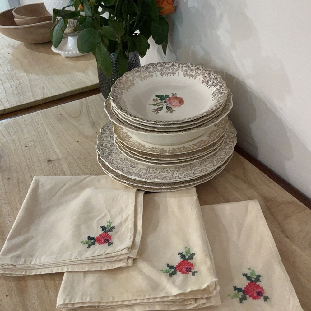 Vintage Set of 6 Embroidered Linen Napkins